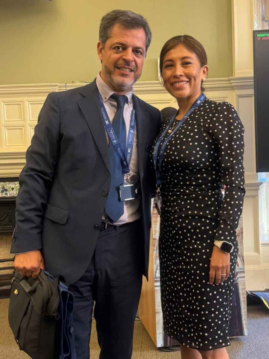 El Dr. Espinet con la Dra. Carmen Bautista Altamirano